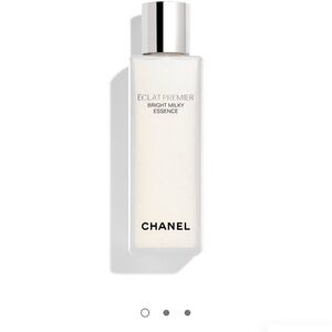 CHANEL Éclat Premier Bright Milky Essence - White